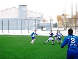 Liseler futbolda yarışıyor